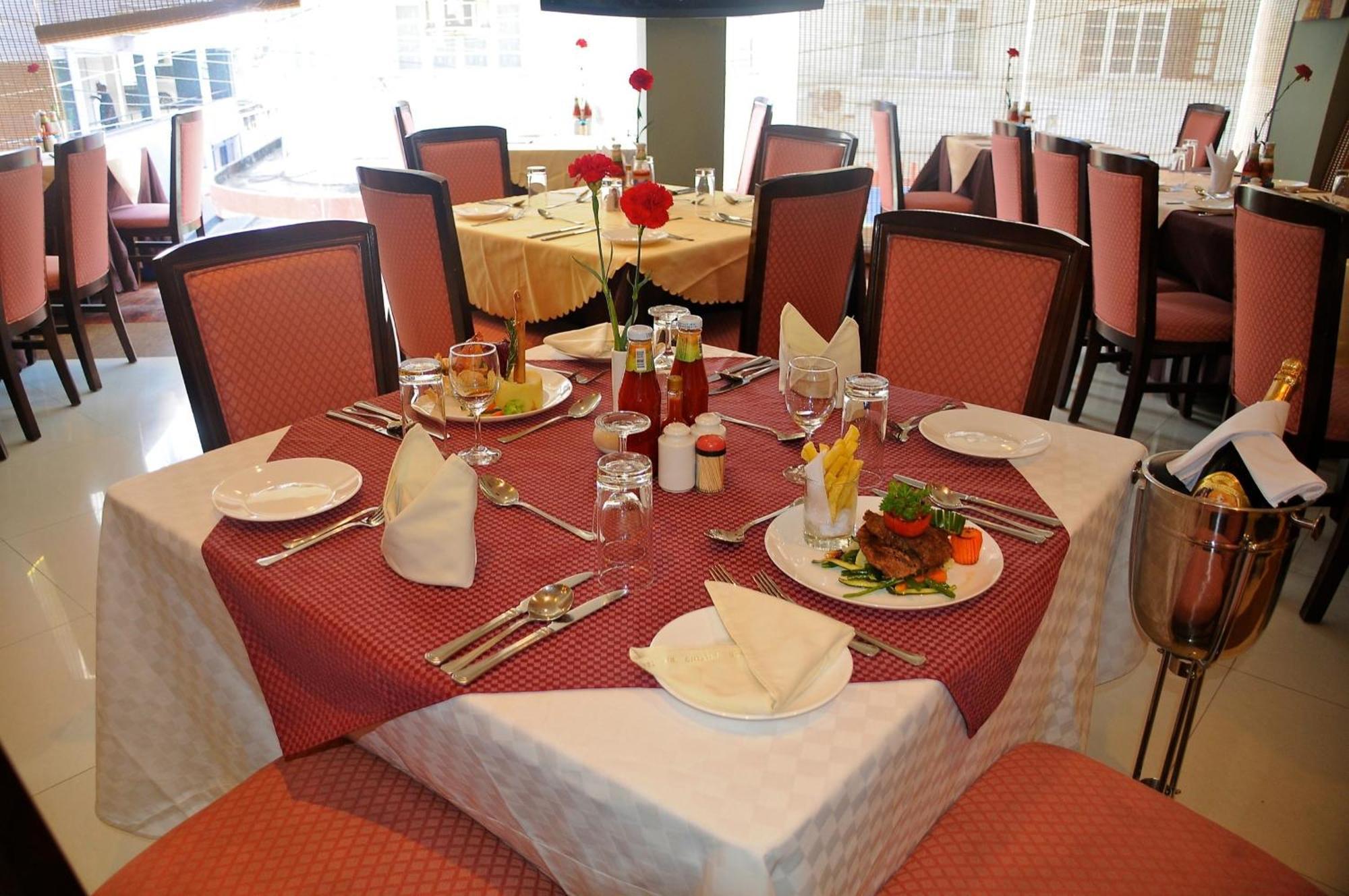 日航大厦酒店 达累斯萨拉姆 餐厅 照片